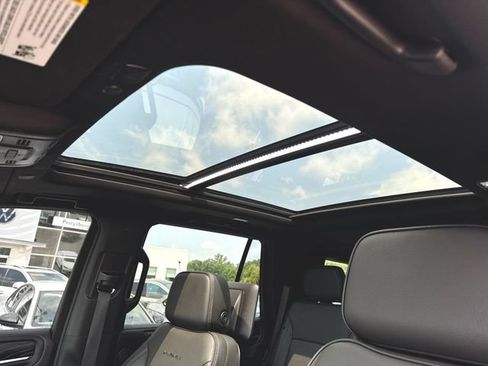 Used 2023 GMC Yukon Denali w/ Denali Reserve Package AWD/4WD image 19