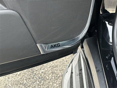 Used 2025 Cadillac Escalade ESV Premium Luxury image 24