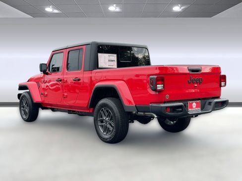 New 2025 Jeep Gladiator Sport image 3