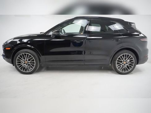 Certified 2023 Porsche Cayenne image 2
