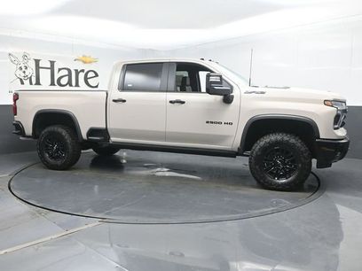 New 2026 Chevrolet Silverado 2500 ZR2 w/ LPO, Dark Essentials Package