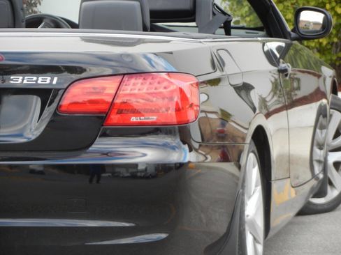 Used 2012 BMW 328i Convertible image 18