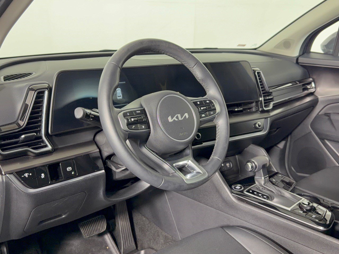 Used 2024 Kia Sportage EX FWD image 4