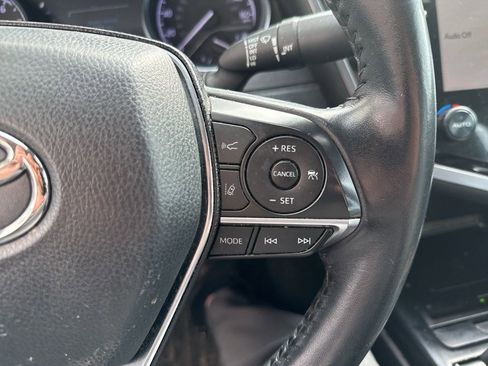 Used 2020 Toyota Camry XLE image 13