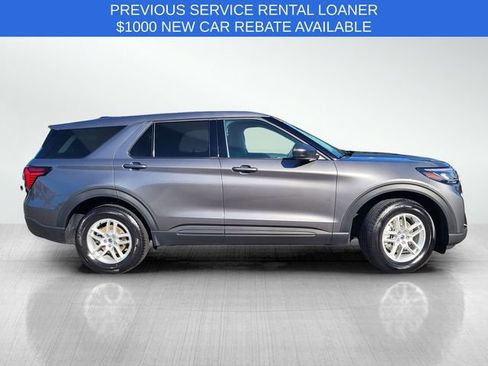 Used 2026 Ford Explorer Active AWD/4WD image 3