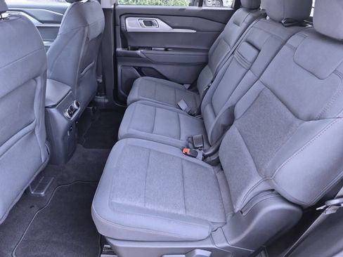 Used 2025 Ford Explorer Active AWD/4WD image 19