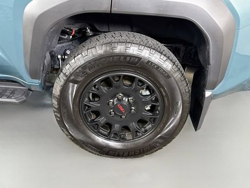 Used 2025 Toyota 4Runner TRD Off-Road Premium AWD/4WD image 38