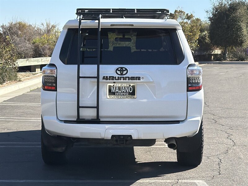 Used 2018 Toyota 4Runner SR5 AWD/4WD image 5