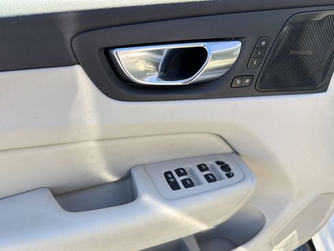 Used 2023 Volvo XC60 B5 Ultimate image 12