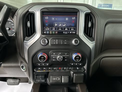 Used 2021 GMC Sierra 1500 SLT w/ SLT Premium Plus Package AWD/4WD image 32