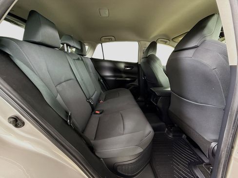 Used 2022 Toyota Venza LE image 26