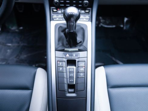 Used 2019 Porsche 911 Carrera S image 9