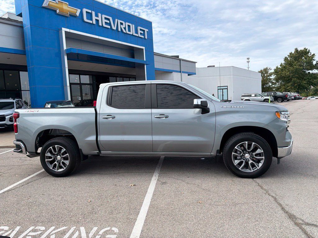 Used 2025 Chevrolet Silverado 1500 LT AWD/4WD image 2