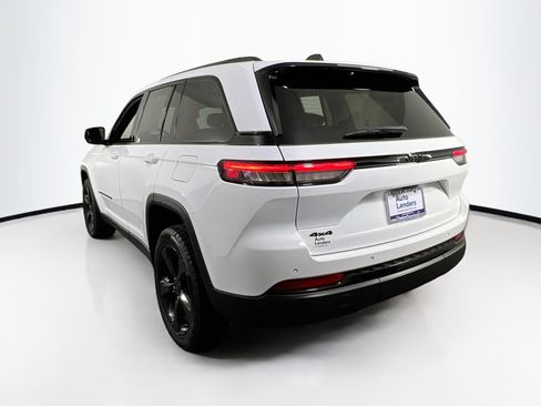 Used 2023 Jeep Grand Cherokee Altitude image 7