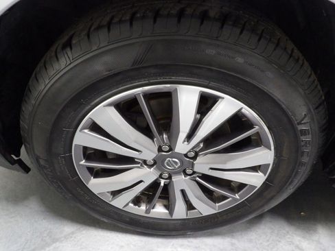 Used 2019 Nissan Pathfinder SV image 23