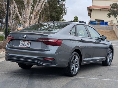 Used 2024 Volkswagen Jetta SE FWD image 12