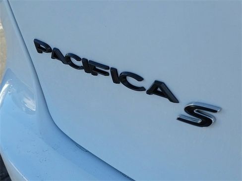 New 2023 Chrysler Pacifica Touring-L w/ S Appearance Package image 7