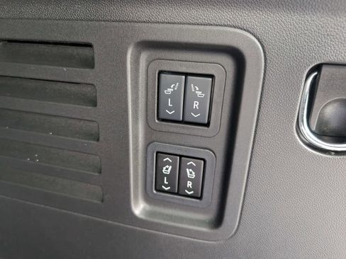 Certified 2024 GMC Acadia Denali image 12