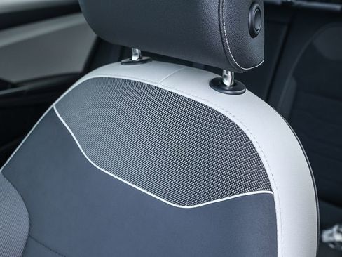 New 2025 Volkswagen Taos SE image 42