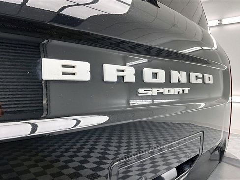 Used 2023 Ford Bronco Sport Badlands image 8