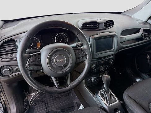 Used 2018 Jeep Renegade Altitude AWD/4WD image 18