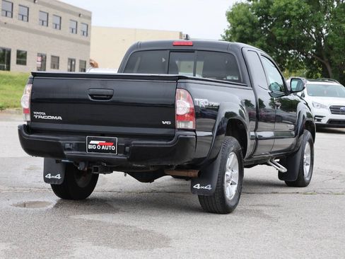 Used 2015 Toyota Tacoma 4x4 Access Cab V6 w/ TRD Sport Package image 9