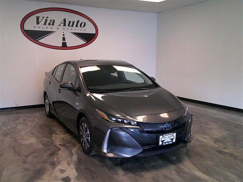 Used 2021 Toyota Prius Prime LE image 1