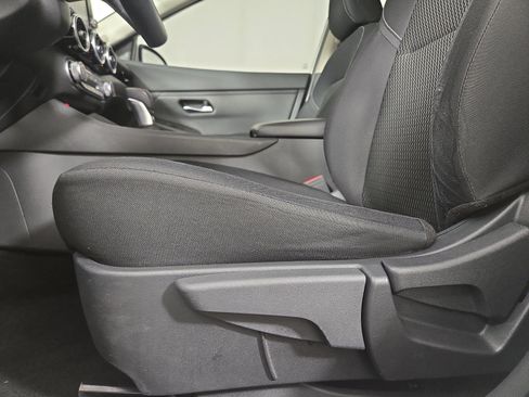 Used 2020 Nissan Sentra S image 29