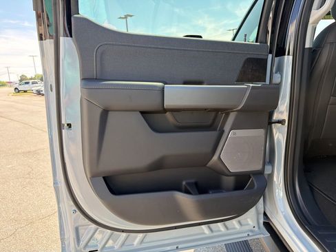 New 2026 Ford F250 Lariat w/ Black Appearance Package image 20