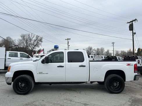 Used 2007 GMC Sierra 2500 SLE w/ Z71 Off-Road Package image 9