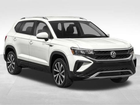 Used 2022 Volkswagen Taos SE w/ IQ.Drive SE Package image 7
