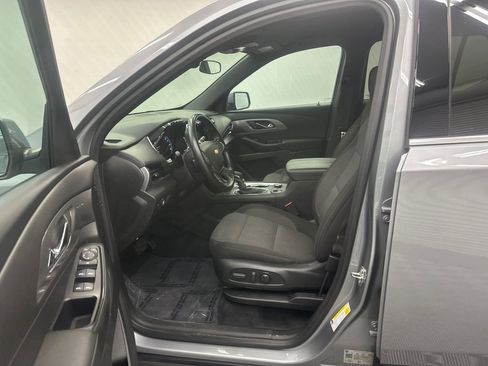 Used 2023 Chevrolet Traverse LT image 9