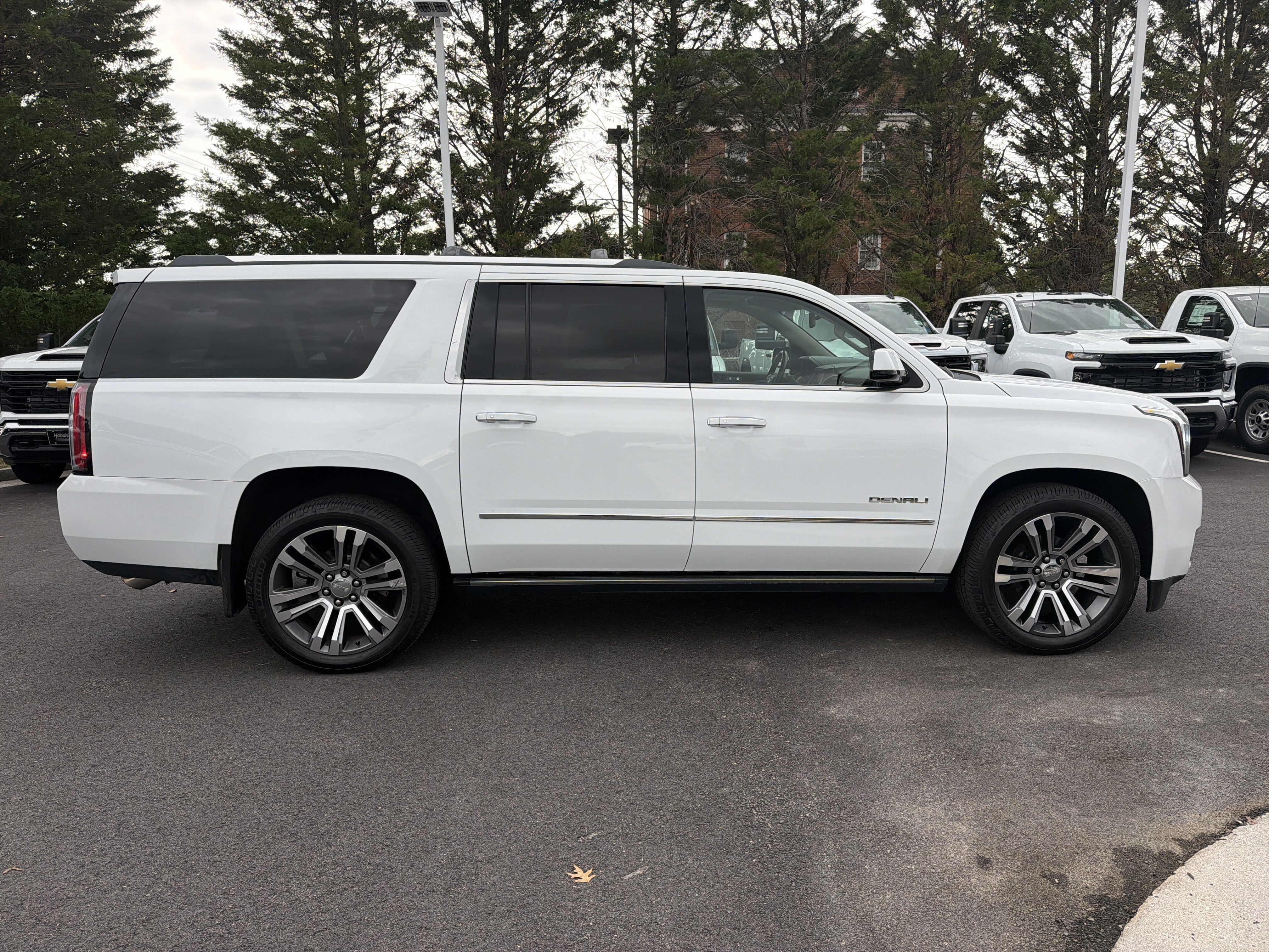 Used 2020 GMC Yukon XL Denali w/ Denali Ultimate Package AWD/4WD image 11