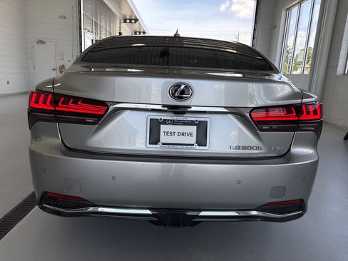 Used 2023 Lexus LS 500h AWD w/ Luxury Package image 9