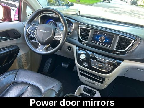 Certified 2020 Chrysler Pacifica Touring-L image 10