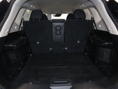 Used 2019 Nissan Rogue SV image 16