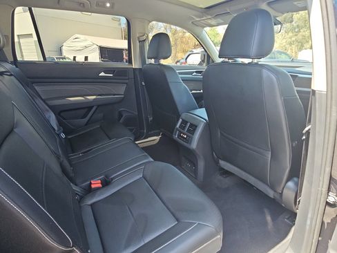 Used 2021 Volkswagen Atlas SE w/ Panoramic Sunroof Package FWD image 11