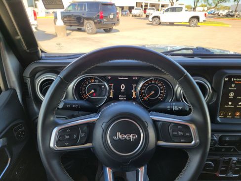 Used 2023 Jeep Gladiator Overland image 16