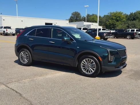 Used 2025 Cadillac XT4 Premium Luxury AWD/4WD image 2
