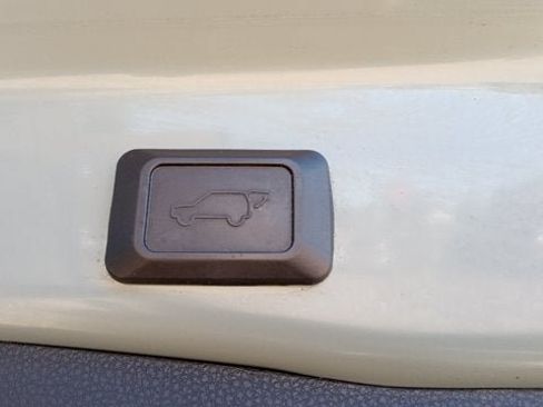 Used 2021 Toyota RAV4 XLE Premium AWD/4WD image 21