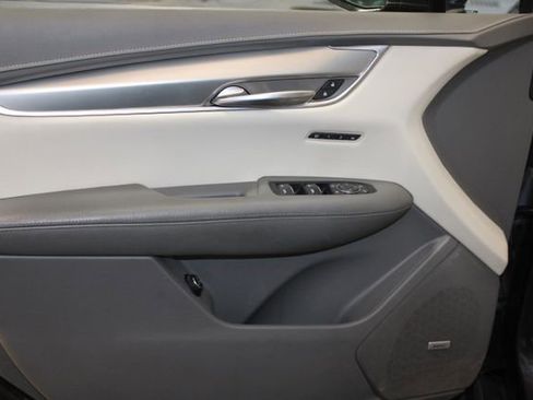 Used 2018 Cadillac XT5 Luxury w/ Driver Awareness Package AWD/4WD image 9