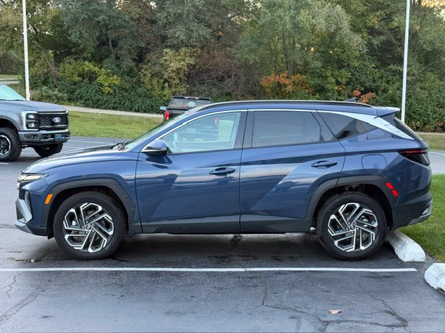 Used 2025 Hyundai Tucson Limited AWD/4WD image 4