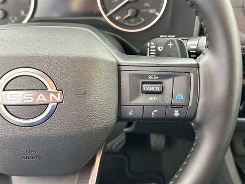 Used 2025 Nissan Rogue SV image 21