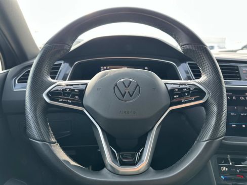 Used 2023 Volkswagen Tiguan SE R-Line image 20