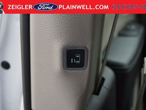 Used 2024 Chrysler Pacifica Touring-L FWD image 19