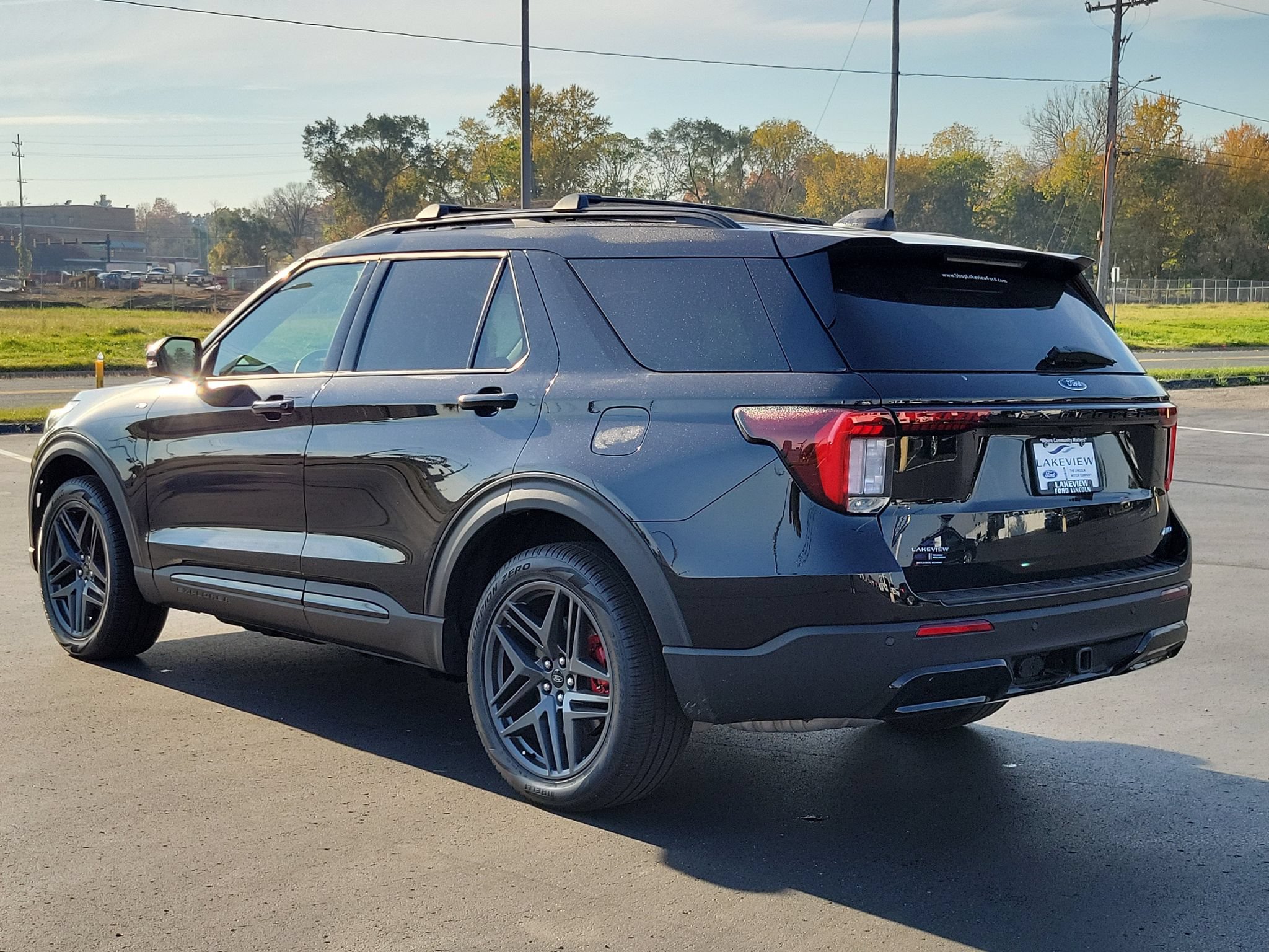 Certified 2025 Ford Explorer ST-Line w/ Premium Package AWD/4WD image 4