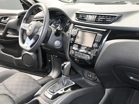 Used 2020 Nissan Rogue Sport SV FWD image 24
