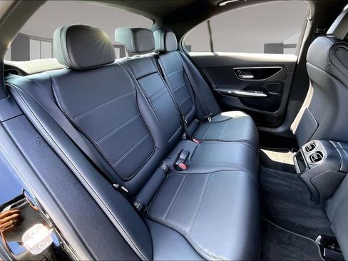 Used 2025 Mercedes-Benz C 300 Sedan image 23