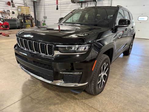 Certified 2025 Jeep Grand Cherokee L Limited AWD/4WD image 41
