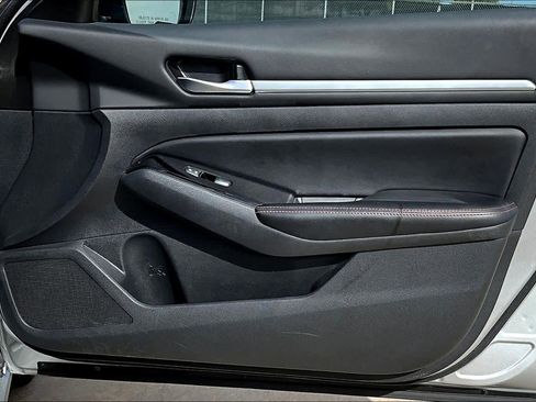 Used 2024 Nissan Altima 2.5 SR image 23